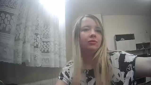 Snapshot of ViolaCandy chatting on October 27, 2025, 5:00 am ViolaCandy online show from October 27, 2025, 5:00 am