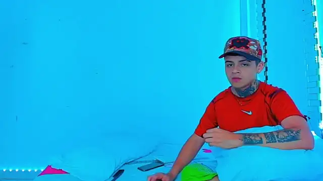 HOT boy2025 online show from February 2, 2025, 9:45 pm