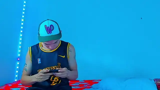 HOT boy2025 online show from March 22, 2025, 4:04 pm