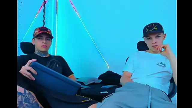 HOT boy2025 online show from September 17, 2025, 3:08 am