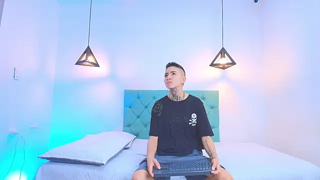 Tinny and Candy online show from February 11, 2025, 1:20 pm