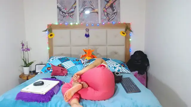 valentina hearts online show from March 11, 2025, 4:54 am
