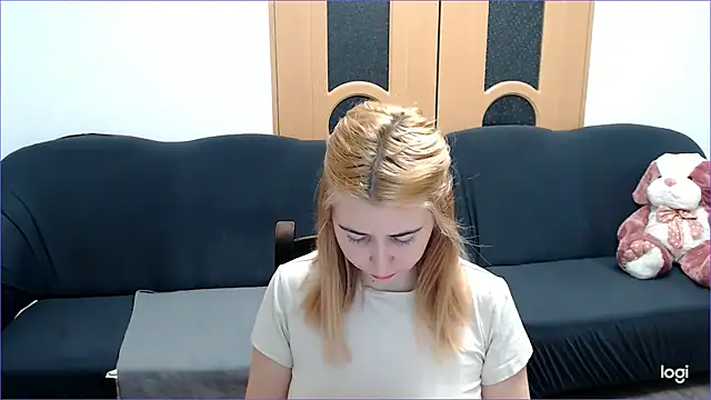 Snapshot of VioletaFlower7 chatting on February 8, 2025, 8:52 am VioletaFlower7 online show from February 8, 2025, 8:52 am