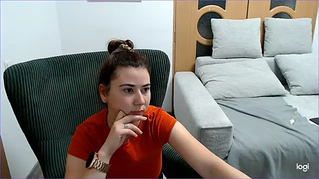 Snapshot of VioletaFlower7 chatting on October 31, 2025, 9:21 am VioletaFlower7 online show from October 31, 2025, 9:21 am