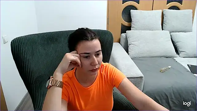 Snapshot of VioletaFlower7 chatting on November 6, 2025, 6:20 pm VioletaFlower7 online show from November 6, 2025, 6:20 pm