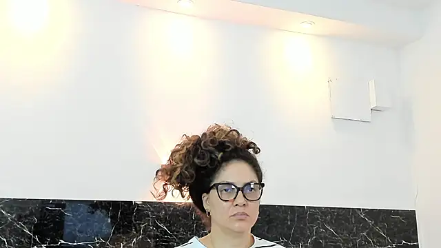 Snapshot of Juliabadlee chatting on February 20, 2025, 12:19 am Juliabadlee online show from February 20, 2025, 12:19 am