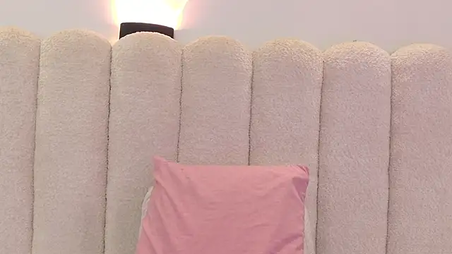 Snapshot of Juliabadlee chatting on September 10, 2025, 6:19 pm Juliabadlee online show from September 10, 2025, 6:19 pm