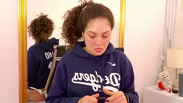 Snapshot of Juliabadlee chatting on November 13, 2025, 8:41 pm Juliabadlee online show from November 13, 2025, 8:41 pm