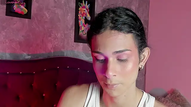 Mara friendboy699 online show from December 20, 2024, 8:01 pm