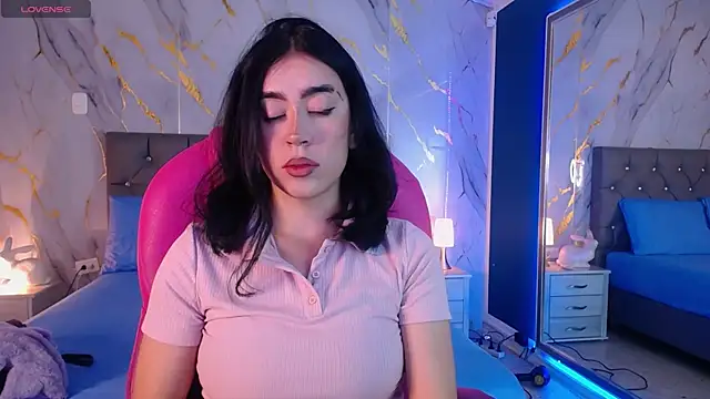 Snapshot of Julieta_De_Los_Angeles chatting on February 5, 2025, 3:45 am Julieta De Los Angeles online show from February 5, 2025, 3:45 am