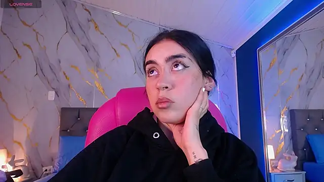 Snapshot of Julieta_De_Los_Angeles chatting on February 5, 2025, 9:46 am Julieta De Los Angeles online show from February 5, 2025, 9:46 am