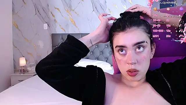 Snapshot of Julieta_De_Los_Angeles chatting on February 12, 2025, 9:42 am Julieta De Los Angeles online show from February 12, 2025, 9:42 am