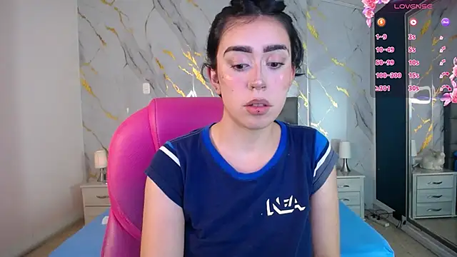 Snapshot of Julieta_De_Los_Angeles chatting on February 18, 2025, 6:59 am Julieta De Los Angeles online show from February 18, 2025, 6:59 am