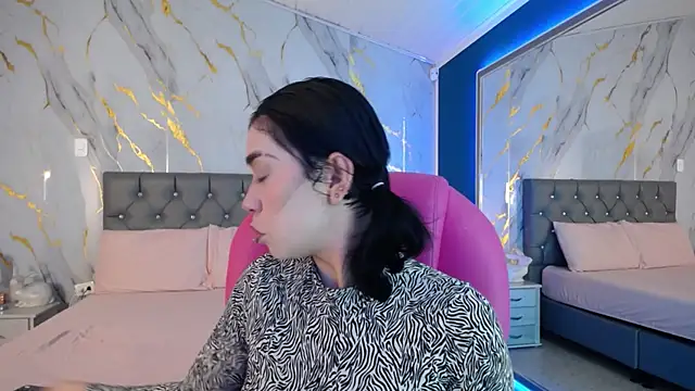 Snapshot of Julieta_De_Los_Angeles chatting on February 21, 2025, 3:56 am Julieta De Los Angeles online show from February 21, 2025, 3:56 am