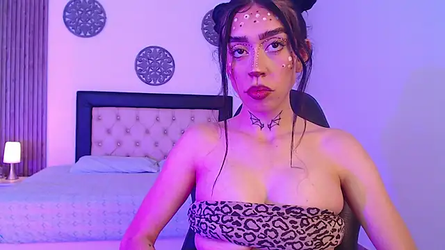 Snapshot of Julieta_De_Los_Angeles chatting on December 19, 2025, 2:40 am Julieta De Los Angeles online show from December 19, 2025, 2:40 am