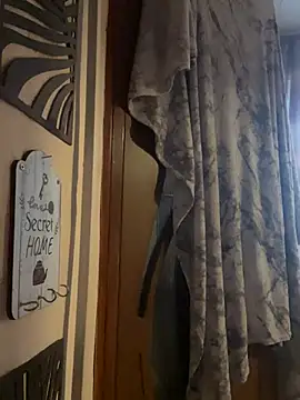 Snapshot of Romsticks chatting on November 27, 2025, 6:48 am Romsticks online show from November 27, 2025, 6:48 am