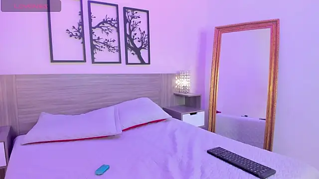 SkinnyFoxy online show from January 26, 2025, 7:31 pm