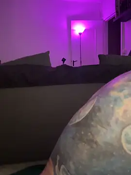 MartthaKatze online show from November 9, 2025, 4:38 pm