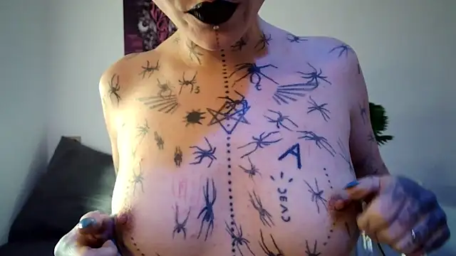 ValeryCrowley14 online show from February 12, 2026, 9:15 am