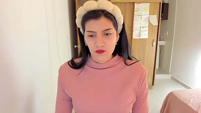 misstoya online show from February 5, 2025, 1:15 am