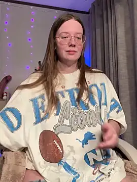 Snapshot of Sweetdee222x chatting on December 6, 2024, 7:54 am Sweetdee222x online show from December 6, 2024, 7:54 am