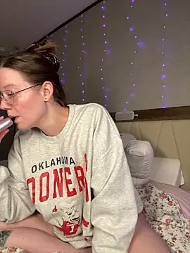 Snapshot of Sweetdee222x chatting on September 28, 2025, 1:22 am Sweetdee222x online show from September 28, 2025, 1:22 am