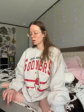 Sweetdee222x online show from July 10, 2026, 5:37 pm
