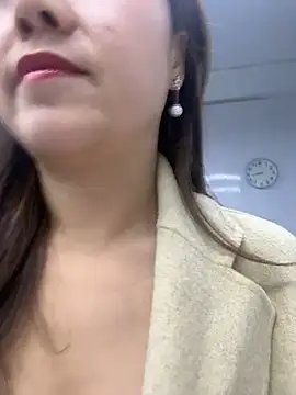 Snapshot of Efangfang chatting on February 23, 2025, 12:48 pm Efangfang online show from February 23, 2025, 12:48 pm