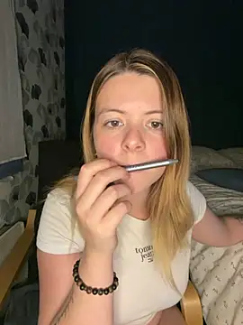 Snapshot of Nina_blain chatting on November 27, 2025, 1:02 pm Nina blain online show from November 27, 2025, 1:02 pm