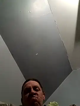 Snapshot of Bigloggz chatting on February 8, 2026, 9:34 am Bigloggz online show from February 8, 2026, 9:34 am