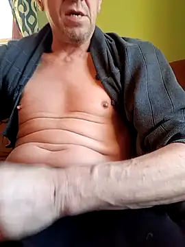 Snapshot of Bigloggz chatting on February 15, 2026, 1:31 pm Bigloggz online show from February 15, 2026, 1:31 pm