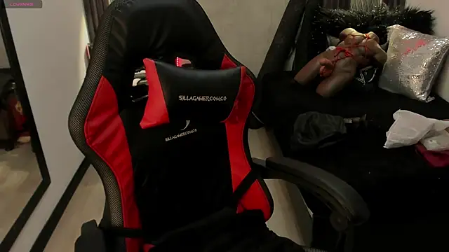 selene red  online show from January 23, 2025, 7:07 pm