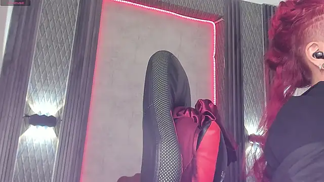 selene red  online show from January 28, 2025, 3:46 pm