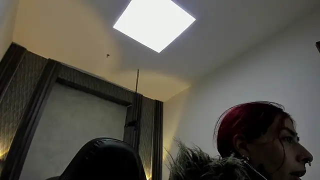 selene red  online show from September 17, 2025, 2:19 pm