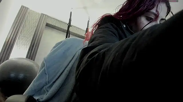 selene red  online show from November 2, 2025, 4:31 pm