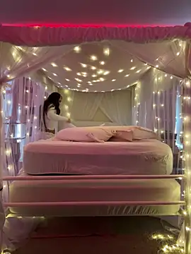 18petitewhitegirl online show from February 20, 2025, 9:53 pm