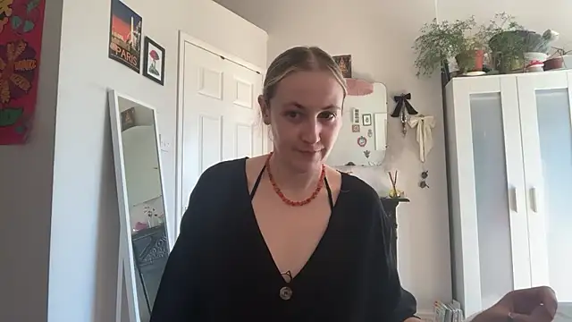 Littlelolo60 online show from April 24, 2026, 1:35 pm