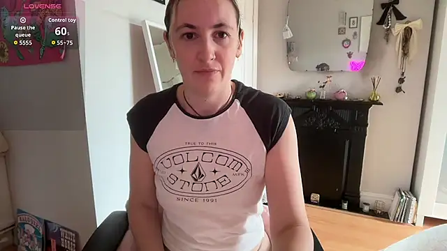 Littlelolo60 online show from July 23, 2026, 8:34 am