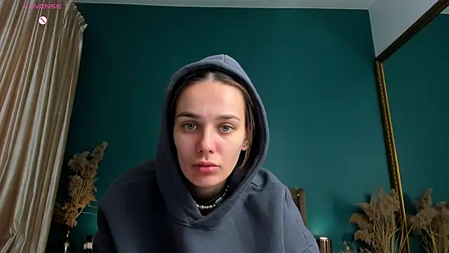 AprilWong online show from February 12, 2025, 6:08 am