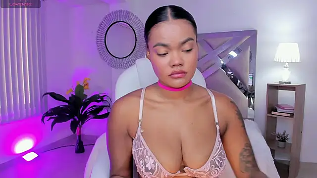 Snapshot of madisson_davon chatting on January 7, 2025, 1:35 pm madisson davon online show from January 7, 2025, 1:35 pm