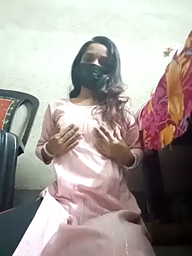 REVA DARLING online show from November 9, 2025, 3:43 pm