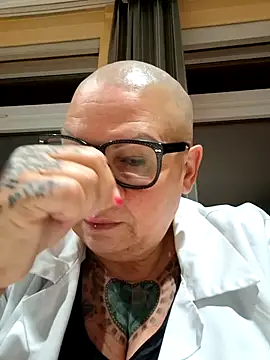 Snapshot of gepiercte_nippel chatting on April 15, 2026, 10:10 pm gepiercte nippel online show from April 15, 2026, 10:10 pm