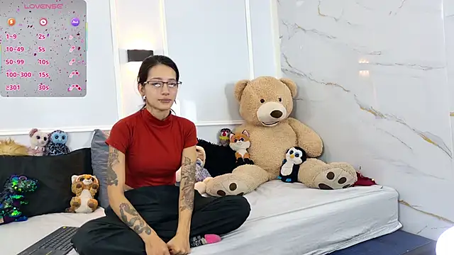 zorravioletta1 online show from February 12, 2026, 1:17 pm