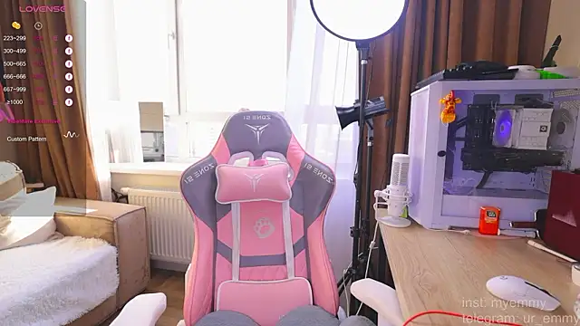 Snapshot of My_Emmy chatting on February 28, 2026, 9:21 am My Emmy online show from February 28, 2026, 9:21 am