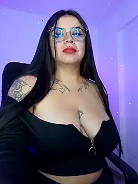 Snapshot of Devilsweet17 chatting on February 1, 2025, 12:51 am Devilsweet17 online show from February 1, 2025, 12:51 am