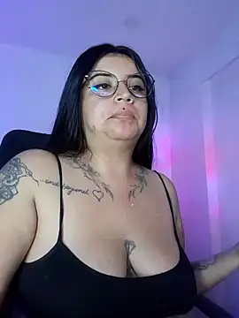 Snapshot of Devilsweet17 chatting on February 2, 2025, 3:10 am Devilsweet17 online show from February 2, 2025, 3:10 am