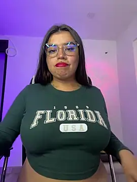 Snapshot of Devilsweet17 chatting on February 7, 2025, 10:30 pm Devilsweet17 online show from February 7, 2025, 10:30 pm