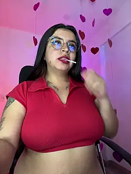 Snapshot of Devilsweet17 chatting on February 14, 2025, 12:09 am Devilsweet17 online show from February 14, 2025, 12:09 am