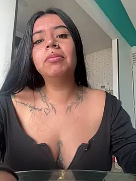 Snapshot of Devilsweet17 chatting on February 25, 2025, 7:25 pm Devilsweet17 online show from February 25, 2025, 7:25 pm