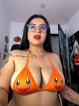 Snapshot of Devilsweet17 chatting on October 23, 2025, 7:01 pm Devilsweet17 online show from October 23, 2025, 7:01 pm